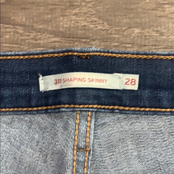Women’s Levis (Jeans) - Picture 2 of 6